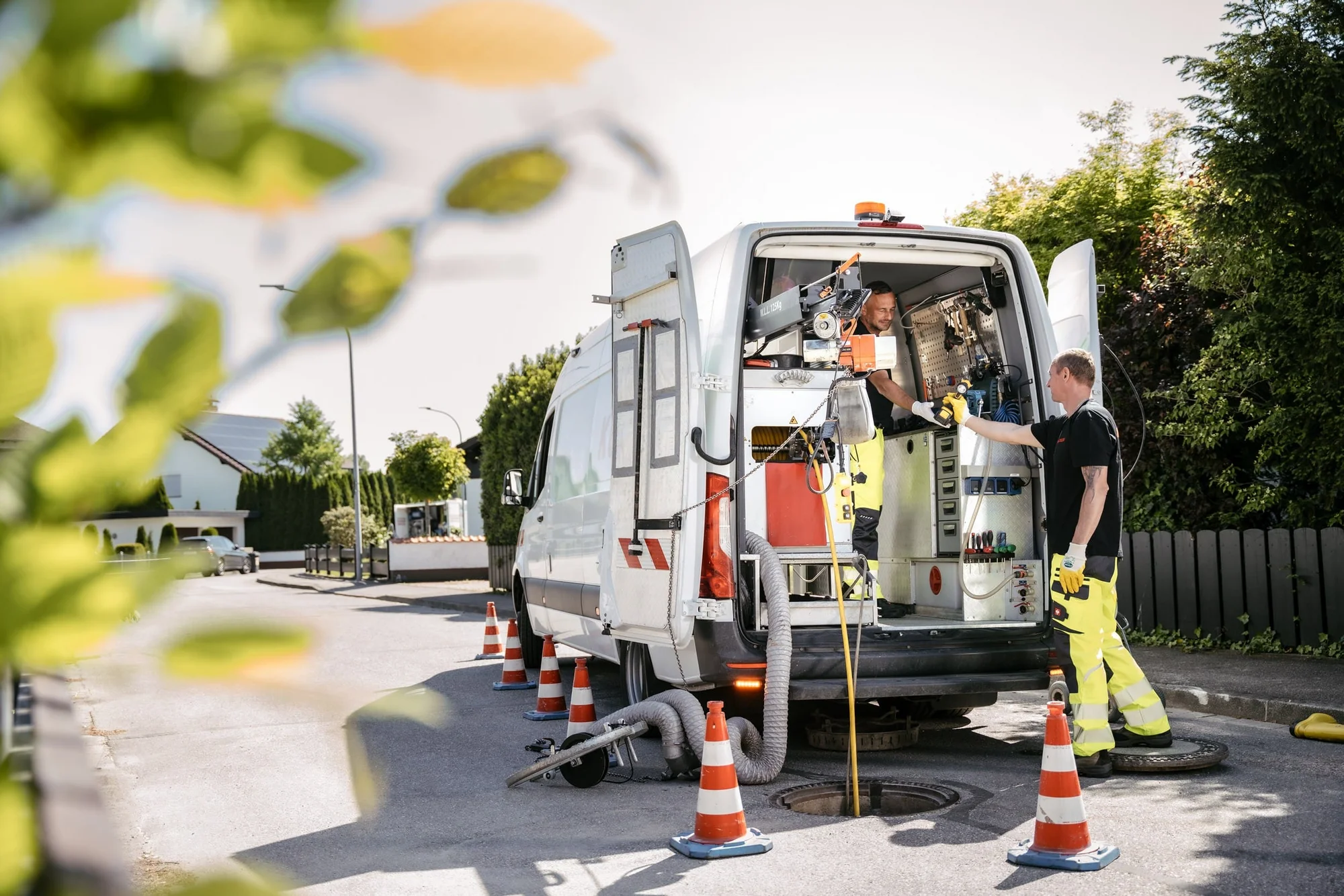 Kanalreinigung mit Spülfahrzeugen in Pfatter